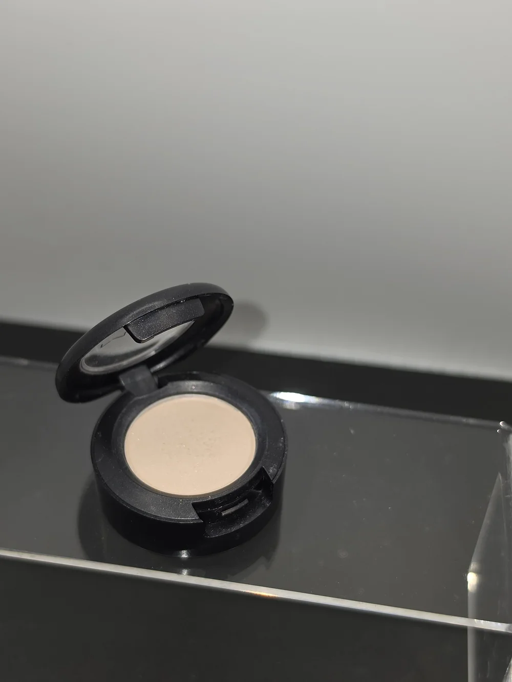 DISCONTINUED MAC EYESHADOW- 